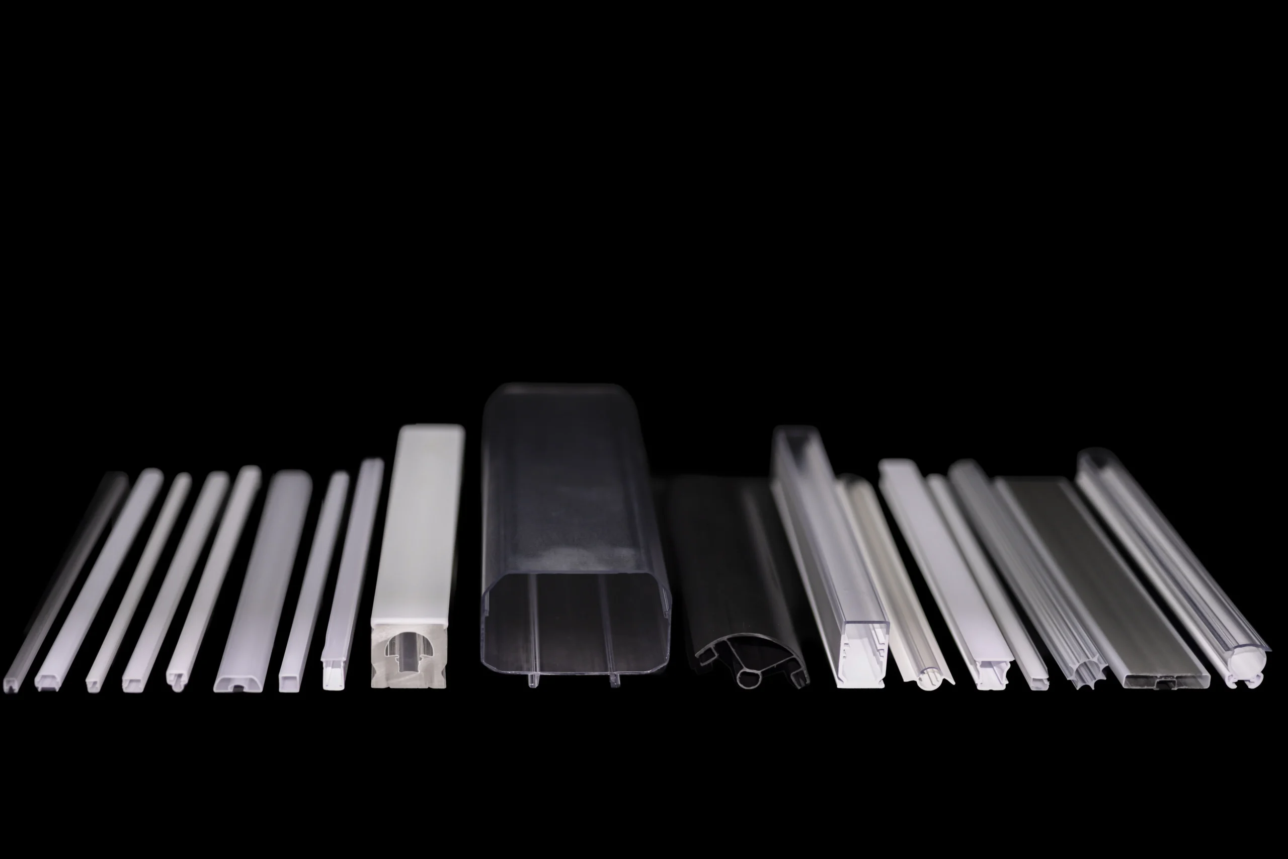 Foto dei profili scatolati estrusi da Logica Extrusions